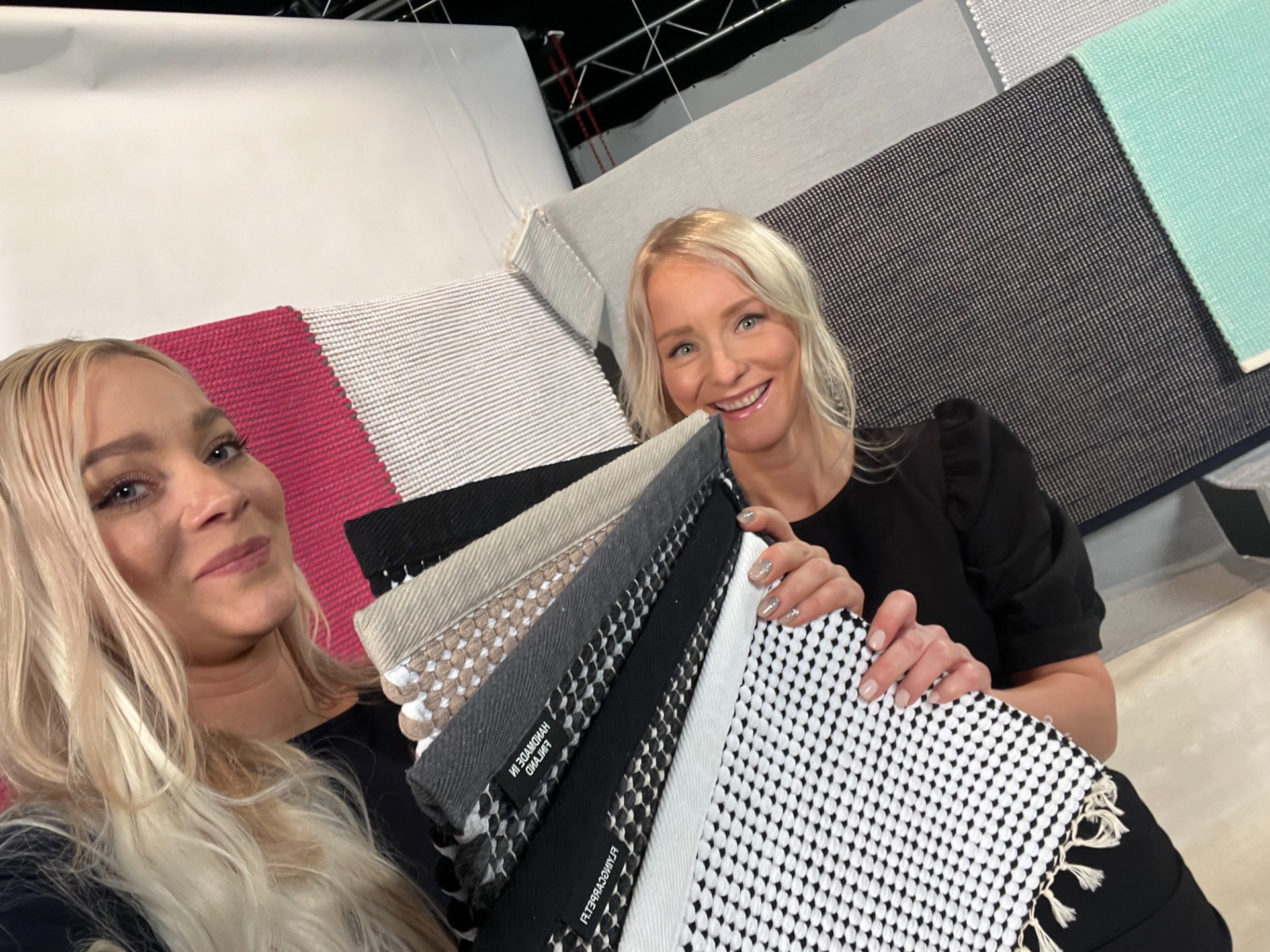 Flying Carpetin tiimi Susanna ja Katri